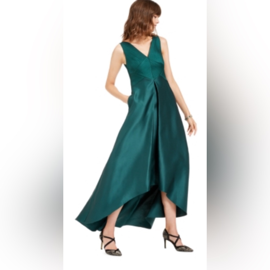 Adrianna Papell Green Sleeveless Hi-Lo Fit & Flare Size 2 Formal V-Neck